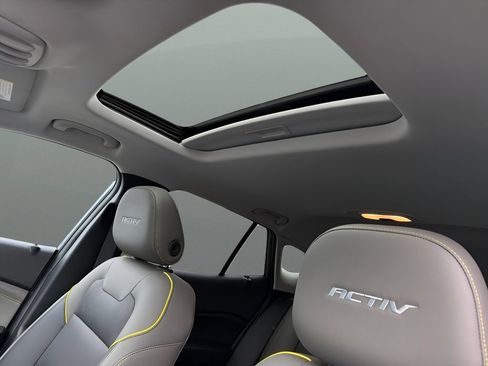Used 2024 Chevrolet Trax ACTIV w/ Sunroof Package FWD image 19