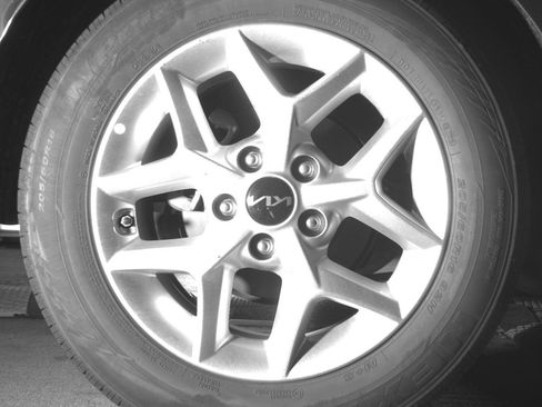 Used 2025 Kia Soul LX w/ LX Technology Package FWD image 15