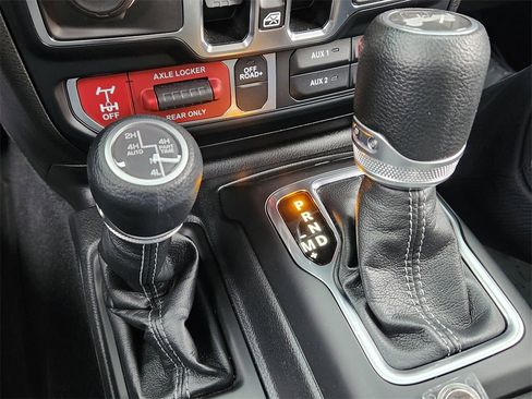 Used 2024 Jeep Wrangler Unlimited image 22