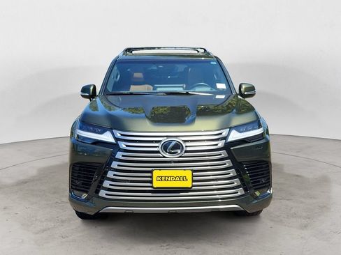 Used 2024 Lexus LX 600 4WD w/ Premium Package image 2