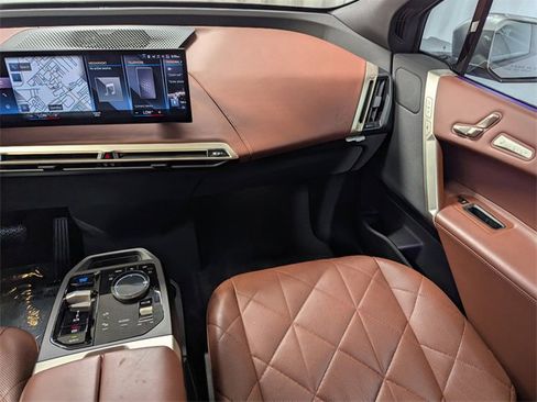 Used 2023 BMW iX xDrive50 w/ Sport Package image 8