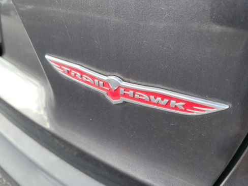 Used 2020 Jeep Cherokee Trailhawk w/ Cold Weather Group AWD/4WD image 10
