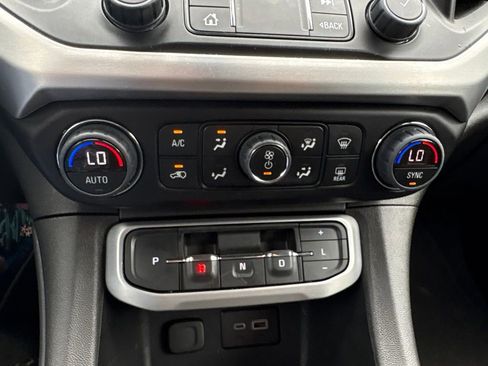 Used 2023 GMC Acadia SLE w/ Driver Convenience Package FWD image 17