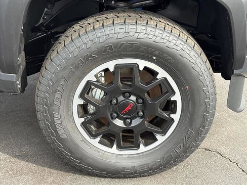 New 2025 Toyota Tacoma TRD Off-Road image 32