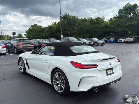 Certified 2023 BMW Z4 sDrive30i w/ Convenience Package RWD image 3