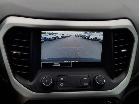 Used 2022 GMC Acadia SLE image 28
