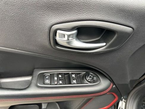 Used 2018 Jeep Compass Trailhawk w/ Leather Interior Group AWD/4WD image 15