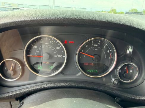 Used 2014 Jeep Wrangler Unlimited Sahara w/ Dual Top Group AWD/4WD image 14