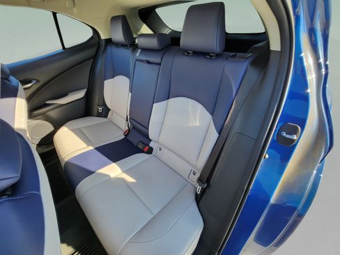 Used 2022 Lexus UX 200 w/ Premium Package FWD image 19