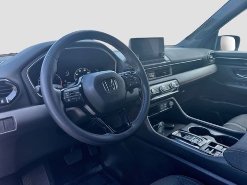 Certified 2024 Honda Pilot Sport image 9