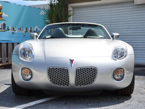 Used 2007 Pontiac Solstice Convertible w/ Premium Package RWD image 3