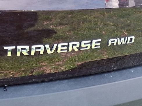 Used 2022 Chevrolet Traverse LT image 6