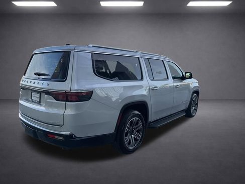 Used 2024 Jeep Wagoneer L Series II w/ Flexible Seating Group AWD/4WD image 8