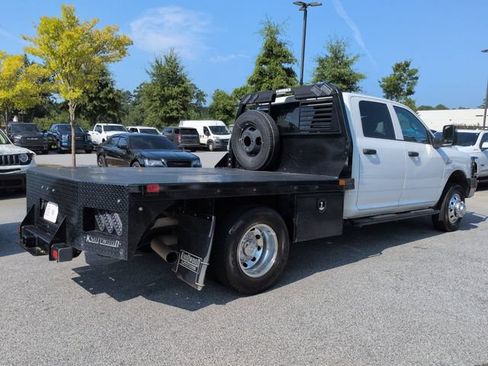 Used 2026 RAM 3500 Tradesman w/ Chrome Appearance Group AWD/4WD image 3