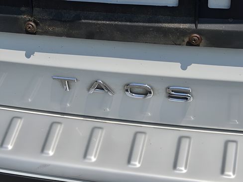 Certified 2023 Volkswagen Taos SE FWD image 30