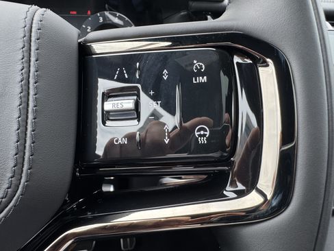 New 2026 Land Rover Range Rover Velar Dynamic SE AWD/4WD image 17