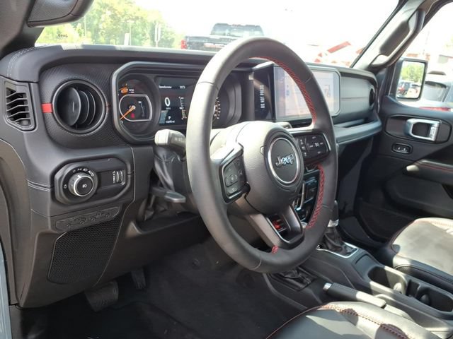 Used 2024 Jeep Wrangler Unlimited Rubicon AWD/4WD image 19