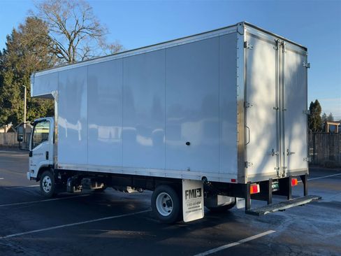 Used 2023 Isuzu NPR image 3