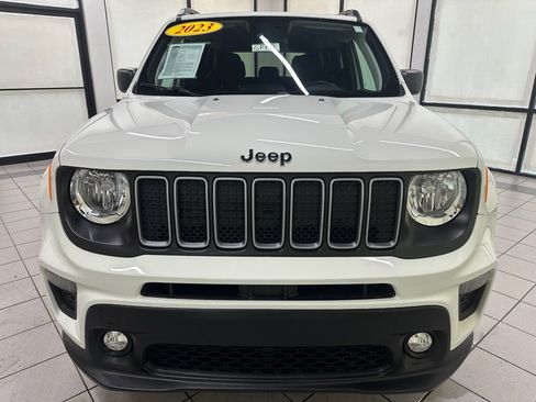 Used 2023 Jeep Renegade Latitude w/ Premium Group image 12