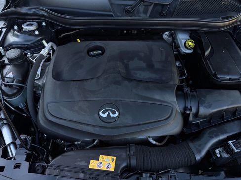 Used 2017 INFINITI QX30 Premium AWD/4WD image 17