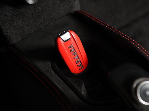 Used 2022 Ferrari F8 Tributo RWD image 32
