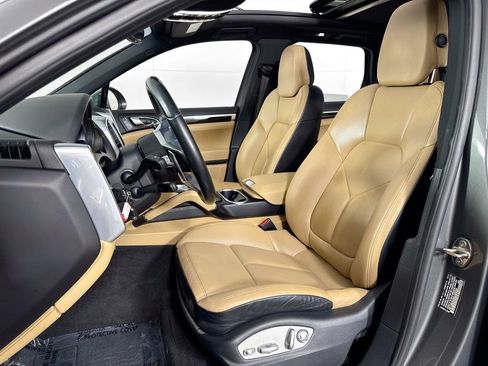 Used 2016 Porsche Cayenne S image 26