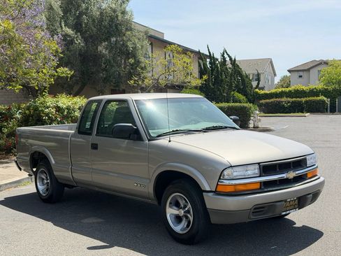 Used 2001 Chevrolet S10 Pickup LS w/ Preferred Equipment Group RWD image 5
