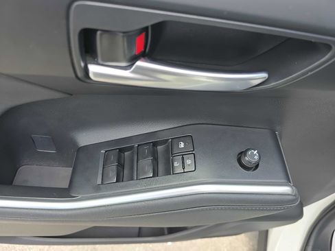 Used 2023 Toyota Highlander XLE image 16