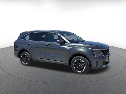 Used 2024 Kia Sorento S AWD/4WD image 2