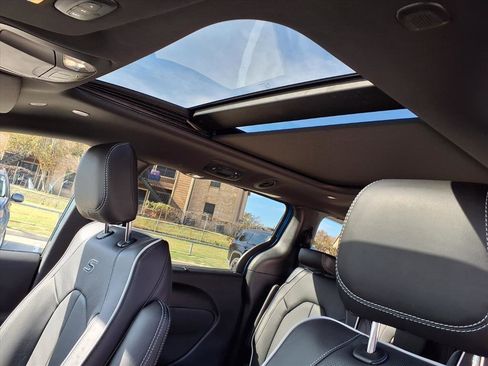 New 2026 Chrysler Pacifica Limited w/ S Appearance Package image 11