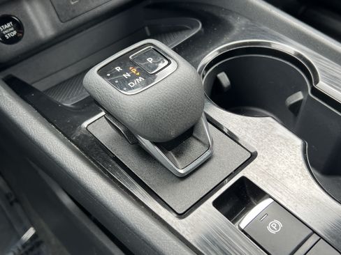 Used 2025 Nissan Rogue SV AWD/4WD image 29