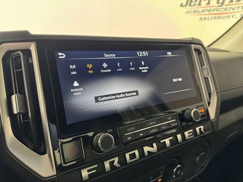 Used 2025 Nissan Frontier SV RWD image 21