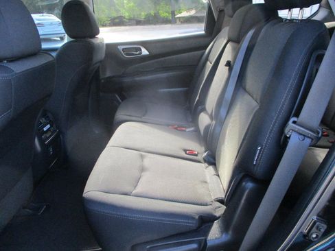 Used 2018 Nissan Pathfinder S image 15