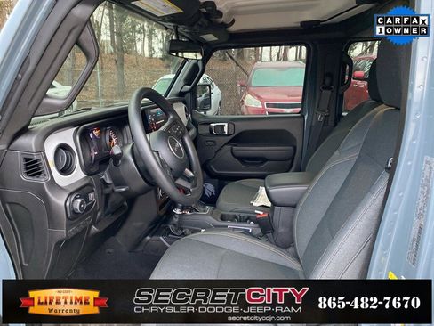 Used 2025 Jeep Wrangler Sport image 9