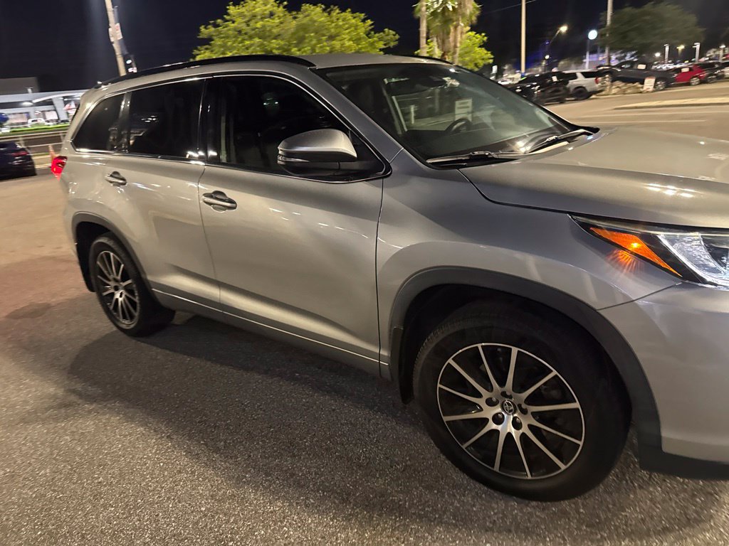Used 2018 Toyota Highlander SE AWD/4WD image 3
