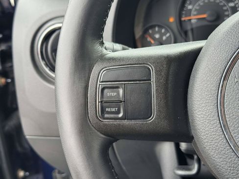 Used 2015 Jeep Patriot Latitude AWD/4WD image 21
