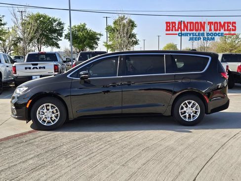New 2026 Chrysler Pacifica Select FWD image 1