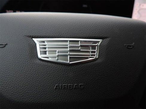 New 2026 Cadillac Optiq Luxury 2 image 24