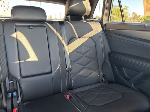 Used 2025 Volkswagen Atlas Cross Sport SE image 38