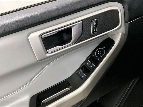 Used 2022 Ford Explorer XLT w/ XLT Sport Appearance Package image 38