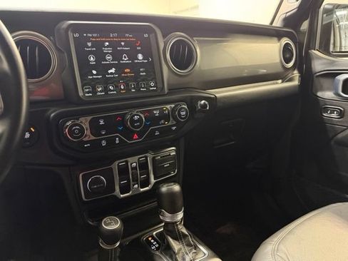 Used 2021 Jeep Wrangler Unlimited Sahara w/ Uconnect 4C Nav & Sound Group AWD/4WD image 18