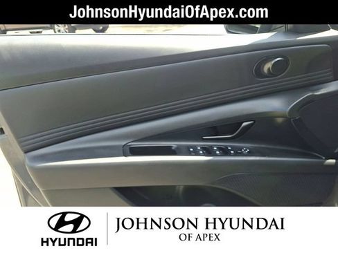 Used 2025 Hyundai Elantra SEL w/ Cargo Package FWD image 11