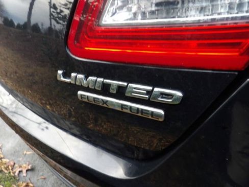 Used 2017 Ford Taurus Limited image 15