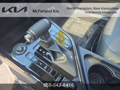 Used 2025 Kia Niro SX Touring FWD image 25