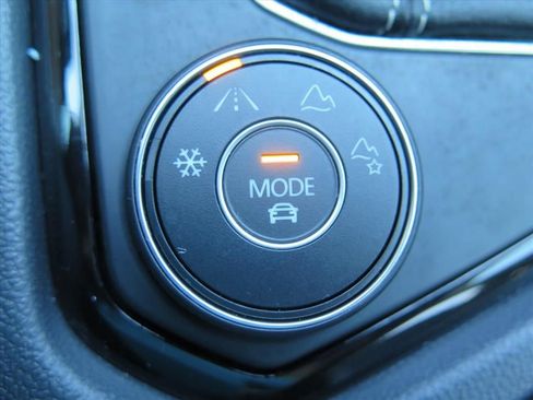 Used 2022 Volkswagen Taos SEL AWD/4WD image 10