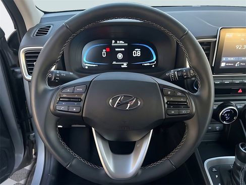 Used 2025 Hyundai Venue SEL image 14