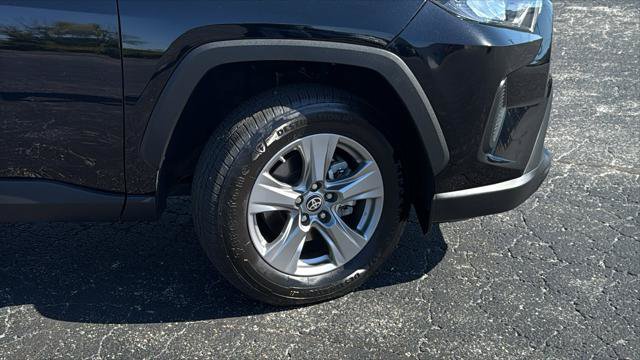 Certified 2022 Toyota RAV4 LE AWD/4WD image 11