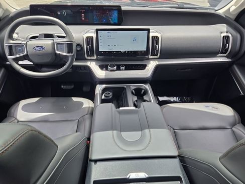 Used 2025 Ford Expedition Active AWD/4WD image 12