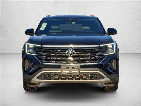 Used 2025 Volkswagen Atlas Cross Sport SE image 2