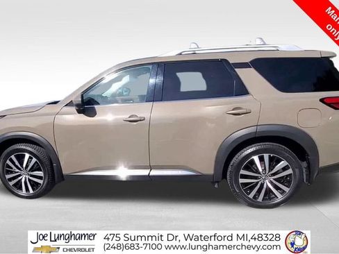 Used 2024 Nissan Pathfinder Platinum w/ Cargo Package AWD/4WD image 6